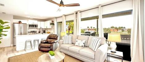 TV, peis og kontorer