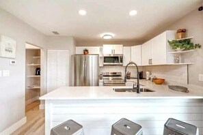 Fridge, microwave, oven, stovetop - So Fire, So Good *Heated Pool*LakeView*Fireplace* (Destin)