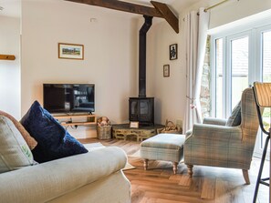 Fireplace - 2 bedroom accommodation in Petrockstow (Petrockstow)