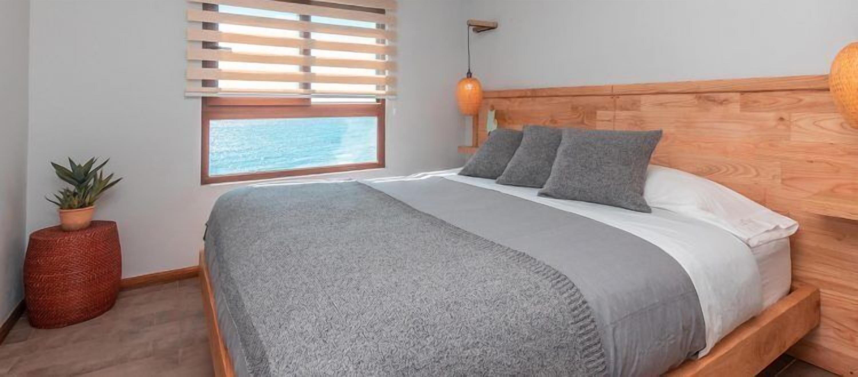 Laptop workspace, free WiFi, bed sheets
