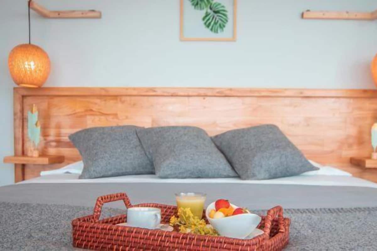 Deluxe dubbelrum - terrass | Arbetsyta för laptop, gratis wi-fi och sängkläder
