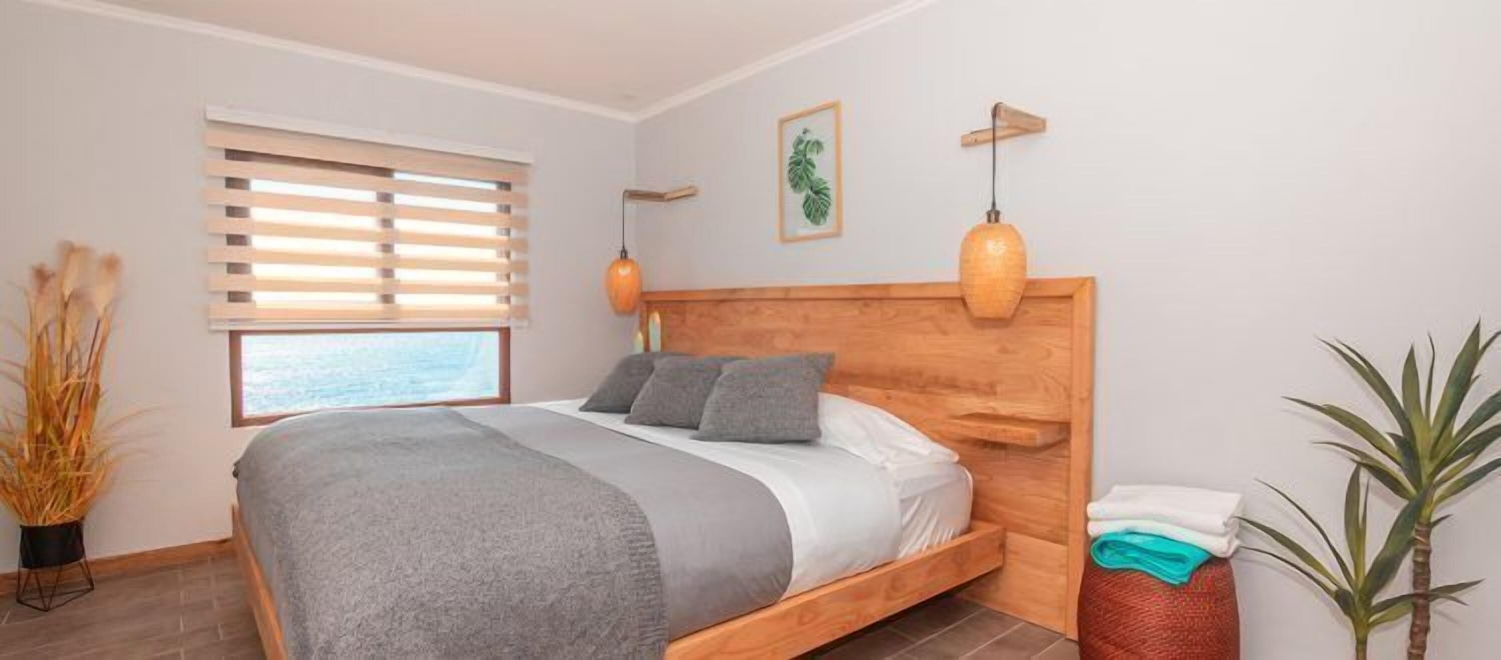 Laptop workspace, free WiFi, bed sheets