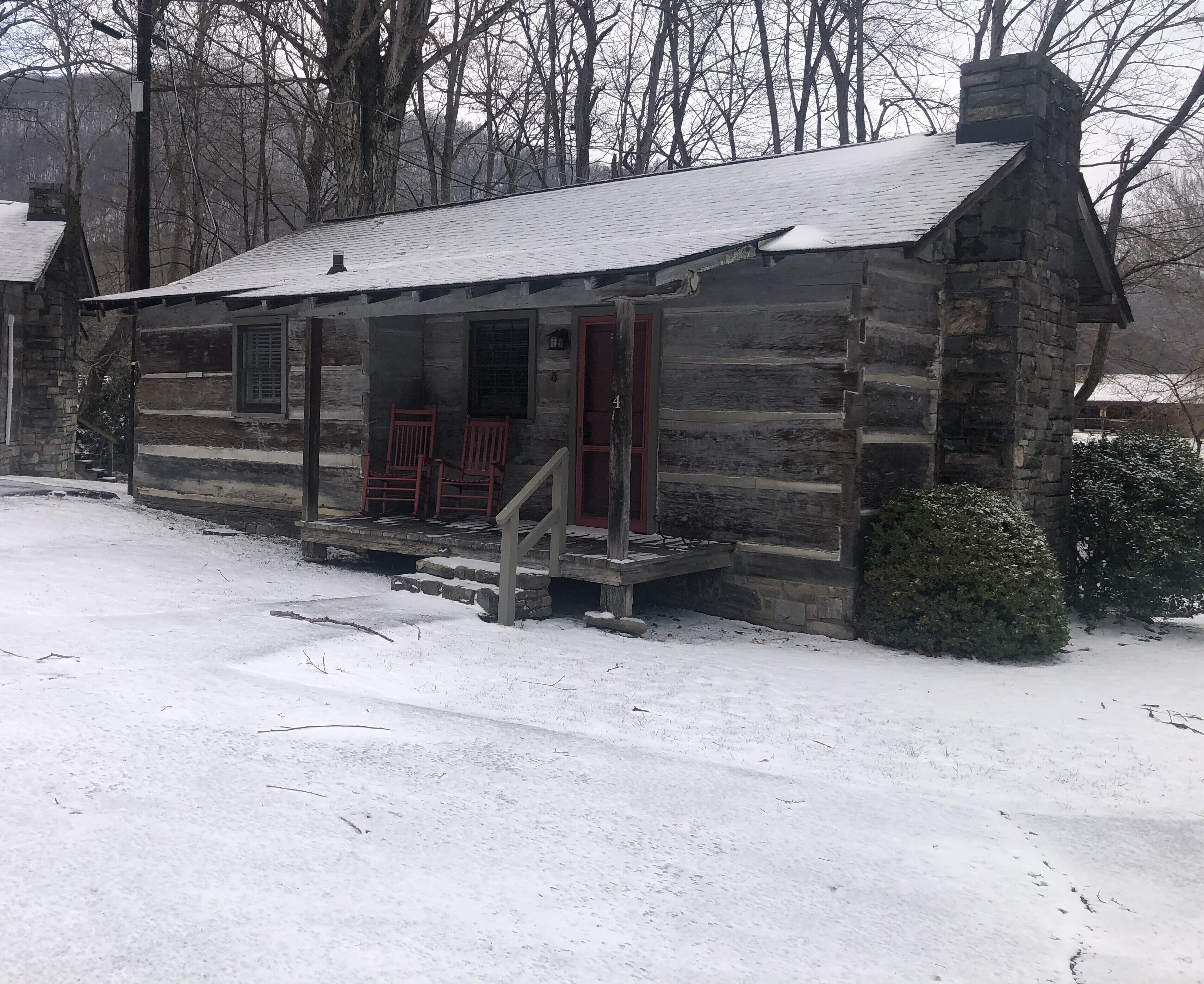 Cabin 4 - Off the grid cabin at Pioneer Village