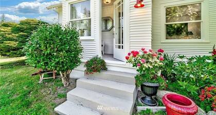 Early 1900s Countryside Farm Stay
