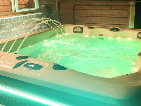 مغطس سبا خارجي