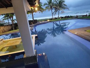 Outdoor pool - "Beach Front House with Pool" (San Alfredo)