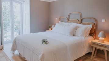 Blackout drapes, iron/ironing board, free WiFi