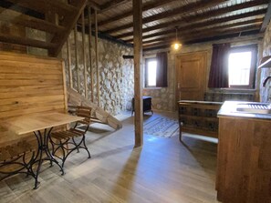 Room - Karlibel Armatulan Yayla Evler (Kabadüz)