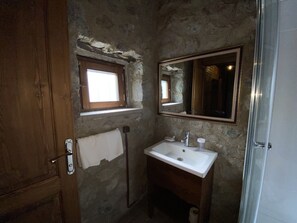 Bathroom - Karlibel Armatulan Yayla Evler (Kabadüz)