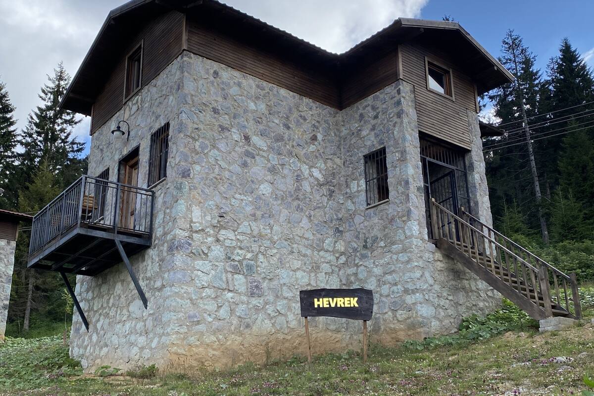 Elite Chalet | 4 bedrooms, Egyptian cotton sheets, premium bedding, soundproofing