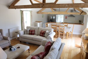 TV, DVD player - Clayhanger Lodge is a spacious, converted detached barn (Abbotsbury)