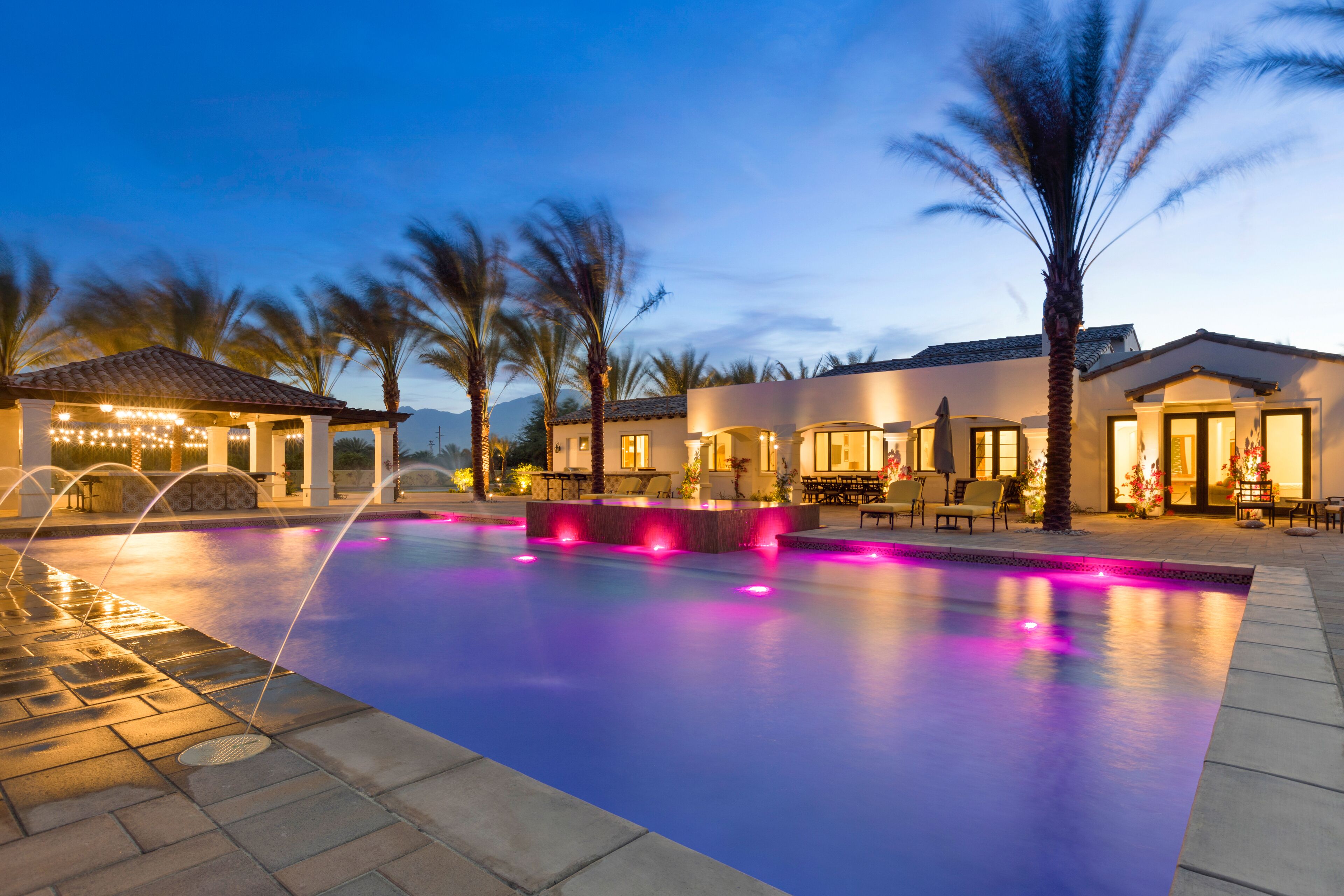 Hacienda at Coachella- Iconic Spanish Estate walking distance to Polo Fields