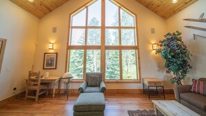 Unclassified image, 3 of 85, button - Goldenrod Home 6 (Keystone)