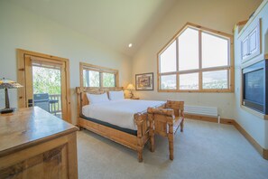 Room - Goldenrod Home 6 (Keystone)