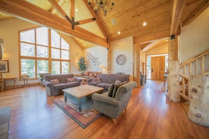 Deluxe House, 5 Bedrooms, Hot Tub, Mountain View (Goldenrod Home 6) | Living area | Smart TV, fireplace