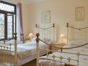 2 عدّة غرف نوم وواي فاي مجانًا  وملاءات أسرّة