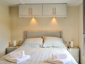 2 bedrooms, free WiFi, bed sheets - 2 bedroom accommodation in Sewerby (Sewerby)