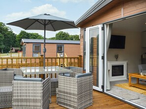 Outdoor dining - 2 bedroom accommodation in Sewerby (Sewerby)