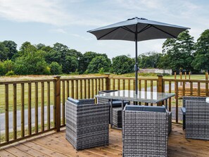 Outdoor dining - 2 bedroom accommodation in Sewerby (Sewerby)