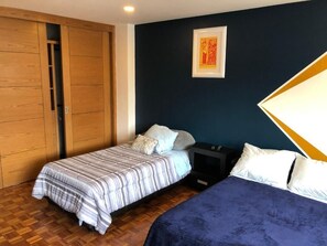 Habitación doble, baño privado | Cortinas blackout, tabla de planchar con plancha y wifi gratis 