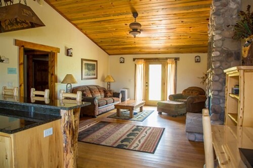 10) 1 Bedroom Condo - King - The Mountain Inn