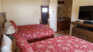 1 bedroom, iron/ironing board, WiFi, bed sheets - 11) Double Queen Condo with kitchenette - The Mountain Inn (Afton)