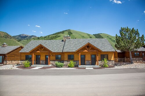 11) Double Queen Condo with kitchenette - The Mountain Inn