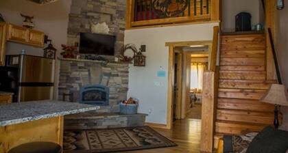 15) 1 BEDROOM WITH LOFT CONDOS - 3 QUEENS- The Mountain Inn