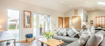 2 bedroom accommodation in Ayr