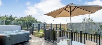 2 bedroom accommodation in Ayr