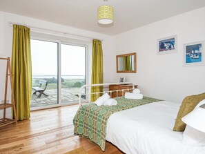 4 bedrooms, free WiFi, bed sheets