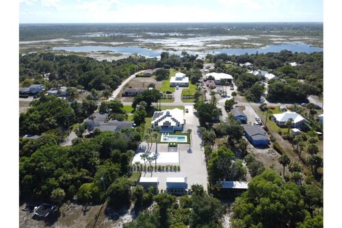 Containing Luxury in Jensen Beach-Starfish