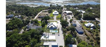Containing Luxury in Jensen Beach-Starfish