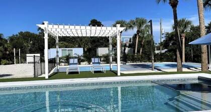 Containing Luxury in Jensen Beach-Starfish