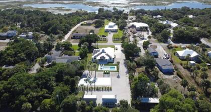 Containing Luxury in Jensen Beach-Starfish