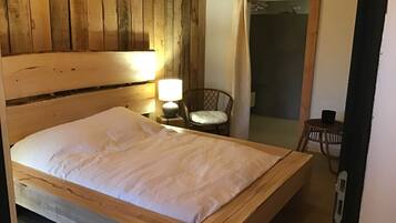 4 bedrooms, iron/ironing board, travel cot, free WiFi