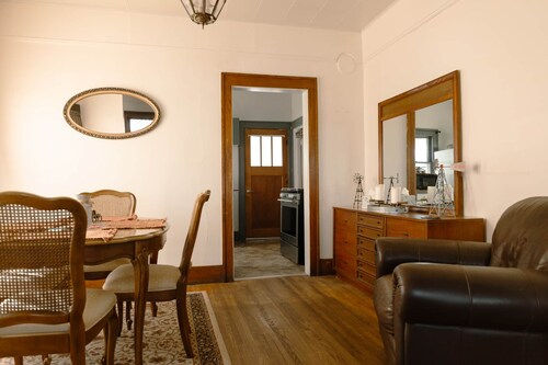 Red Roof Cottage – 2BR Mobridge Stay