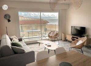 TV, books, stereo - Nice apartment with sea view Au85 (Saint-Jean-de-Monts)