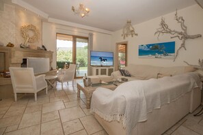 Télévision, cheminée