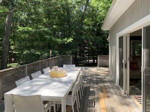 Outdoor dining - Modern Renovated 3 Bedroom in the Springs - Heated saltwater pool (East Hampton)