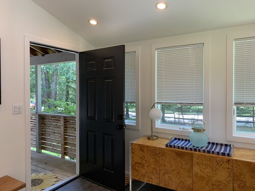 Modern Renovated 3 Bedroom in the Springs - Heated saltwater pool