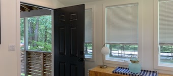 Modern Renovated 3 Bedroom in the Springs - Heated saltwater pool