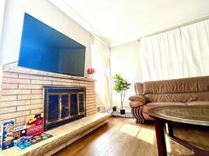Smart TV, fireplace
