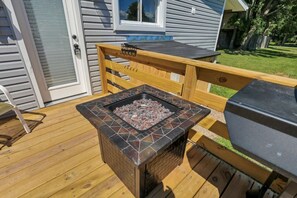 Terrace/patio - Sows on Sixth: Walking Distance to Buckeye lake Marina (Millersport)