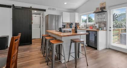 Sows on Sixth: Walking Distance to Buckeye lake Marina