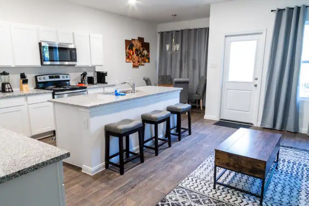 冰箱、微波炉、烤箱、炉灶