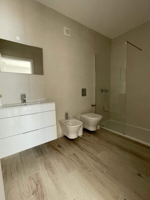 Dusche, Bidet