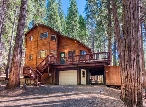 PRIVATE HOT TUB + WALK TO SNOWSHOE LAKE W/FREE ACCESS
