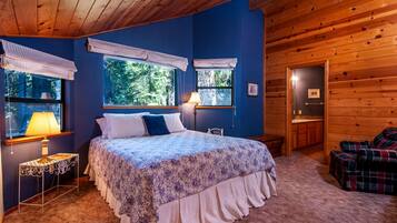 4 bedrooms, desk, WiFi, bed sheets