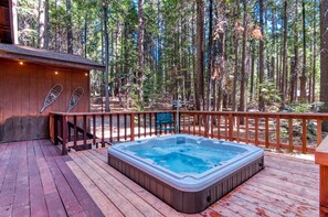 Tina de hidromasaje al aire libre